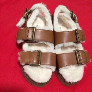 New Pair of Madewell Madelyn shearling lined strapped sandals Size 5